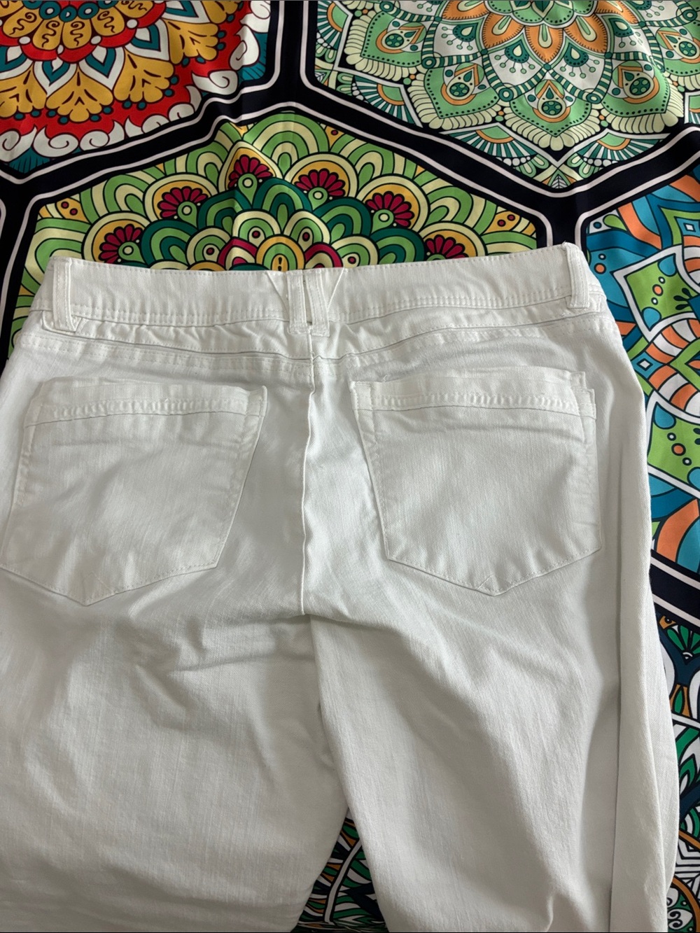 Democracy White Cropped Jeans - Picture 5 of 7